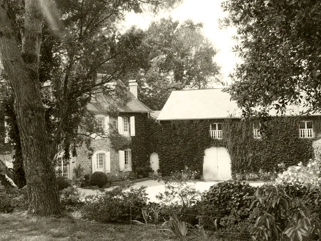 La ferme de Souch, maison béarnaise de 1807, en noir et blanc